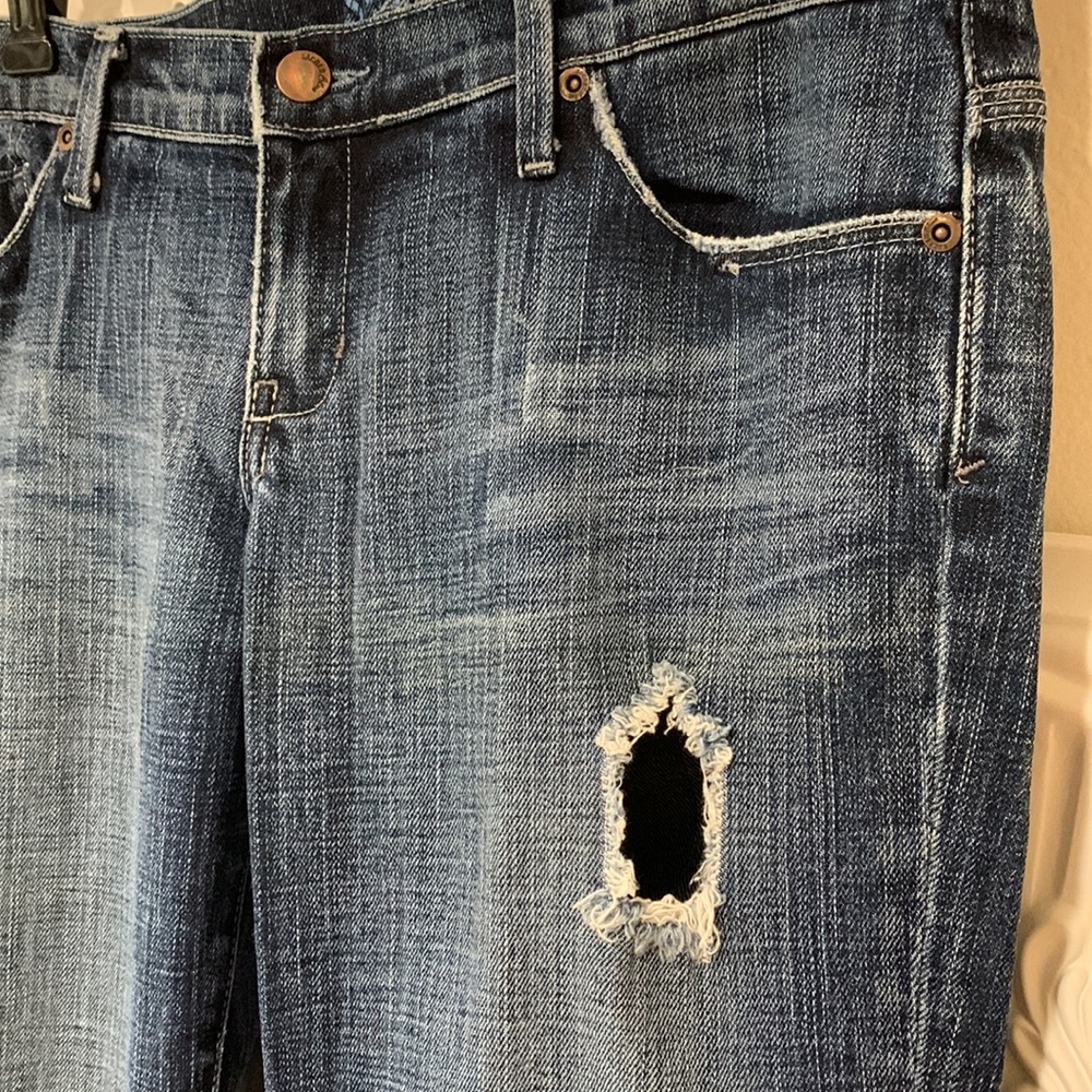 Distressed jeans - Picture 2 of 10